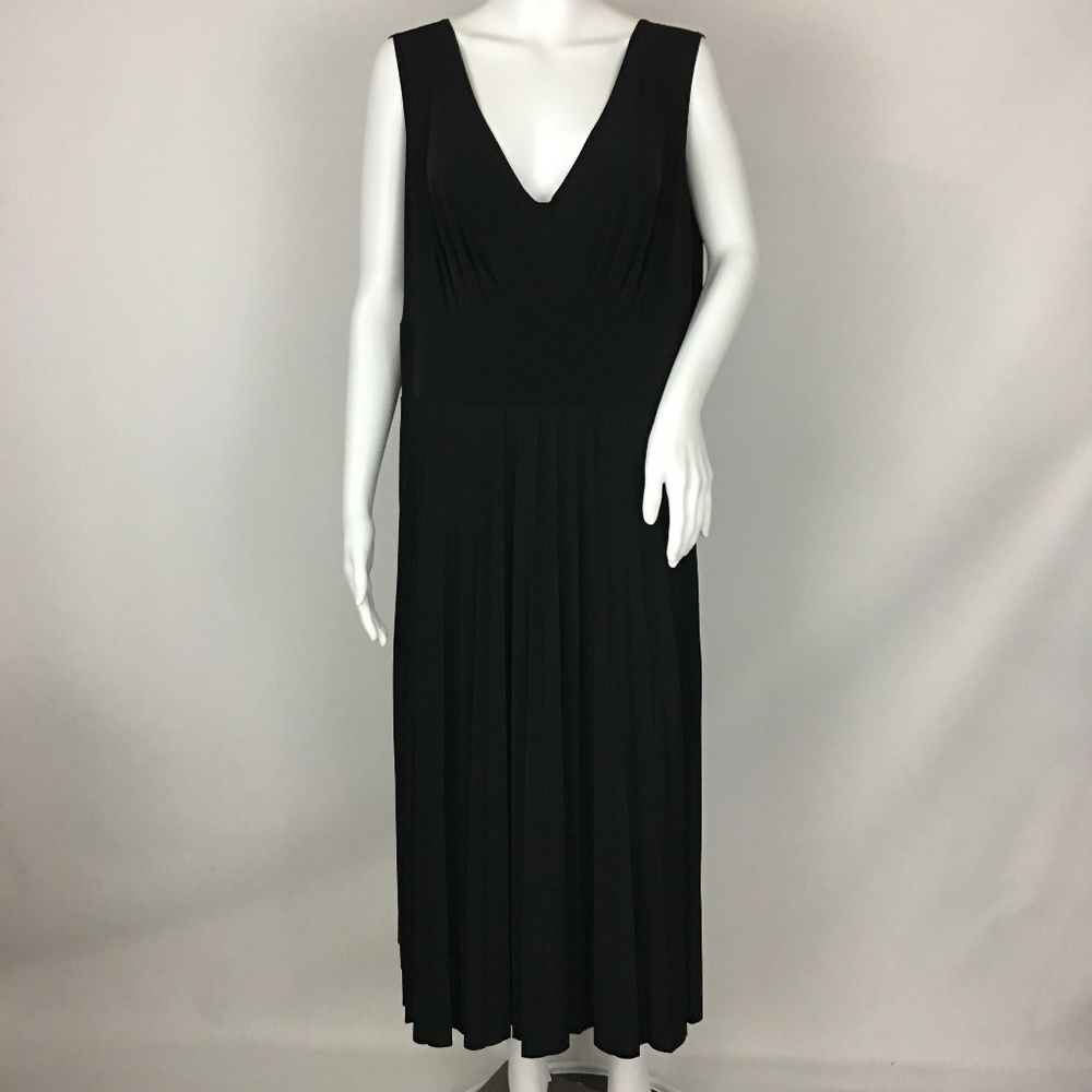 Black Sleeveless V-Neck Pleated Dress Size 1X 18/2